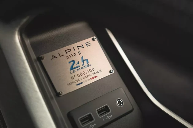 Official 24H Le Mans logos inside and outside